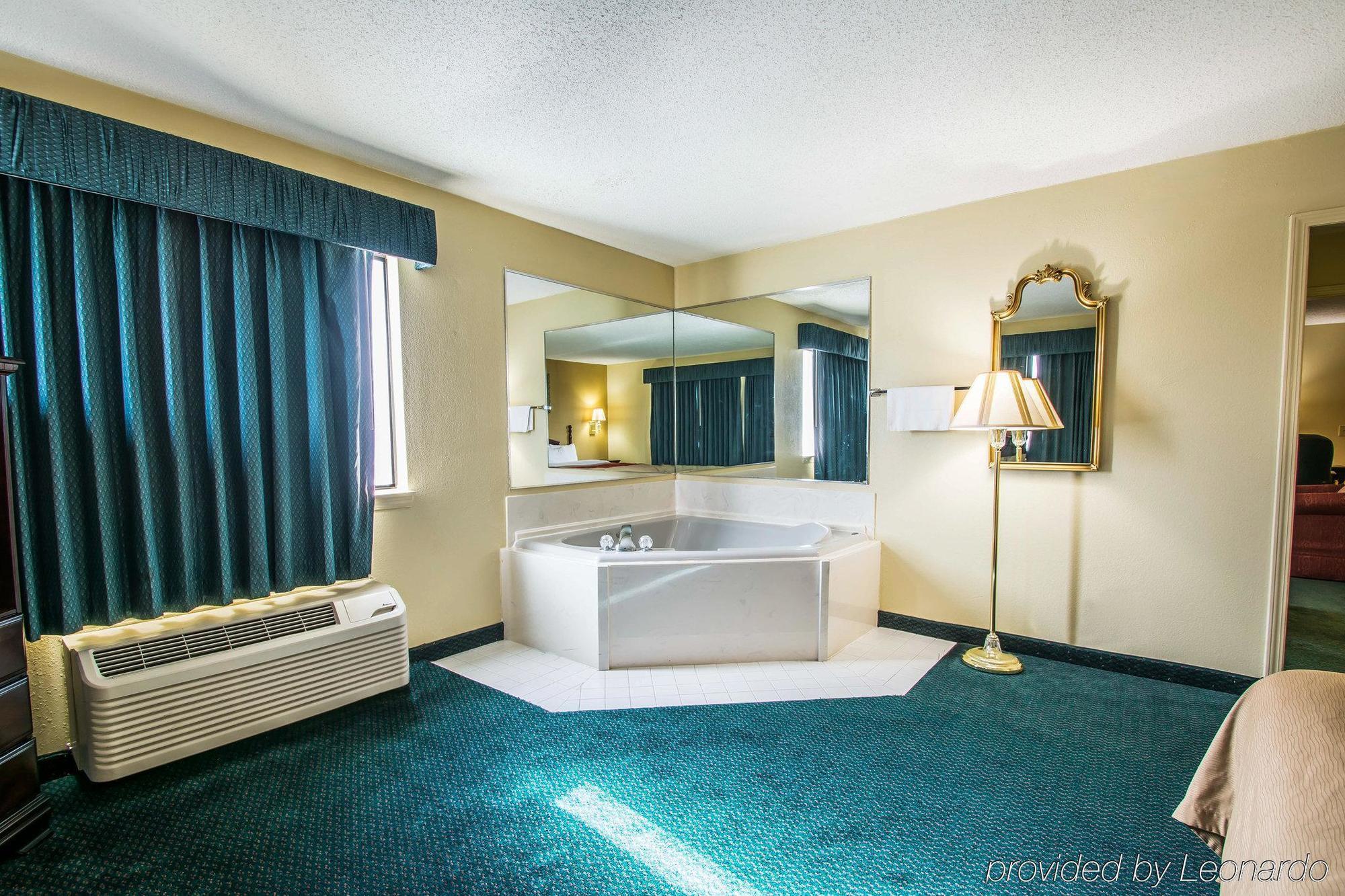 Super 8 By Wyndham Montgomery I-65 Екстериор снимка