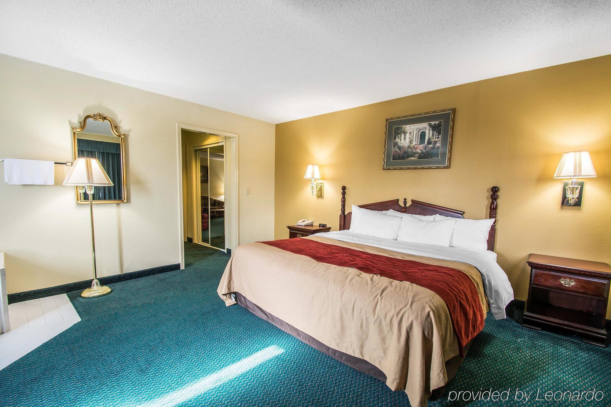 Super 8 By Wyndham Montgomery I-65 Екстериор снимка