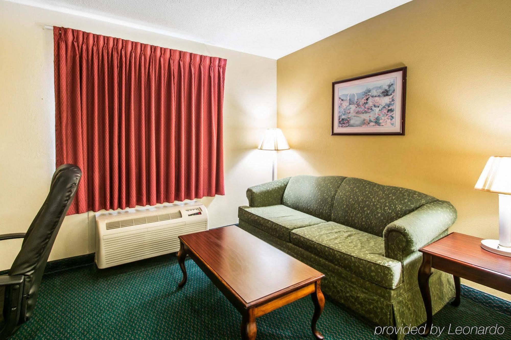 Super 8 By Wyndham Montgomery I-65 Екстериор снимка