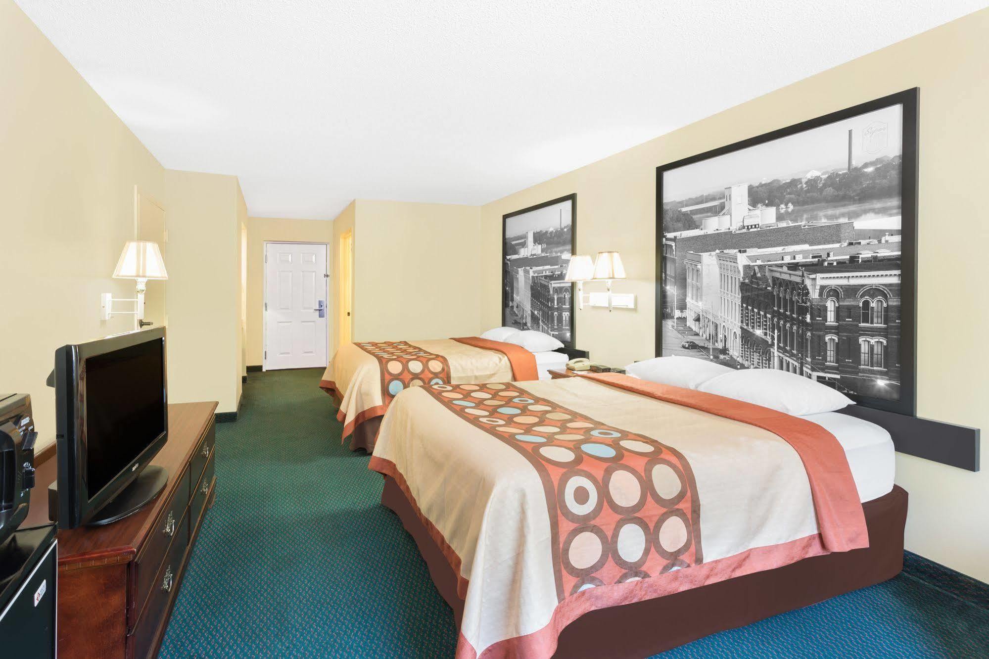 Super 8 By Wyndham Montgomery I-65 Екстериор снимка
